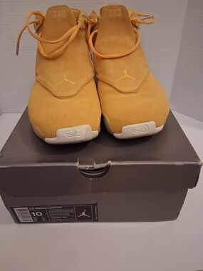 Jordan Air Jordan 18 Retro in Yellow Ochre and Sail